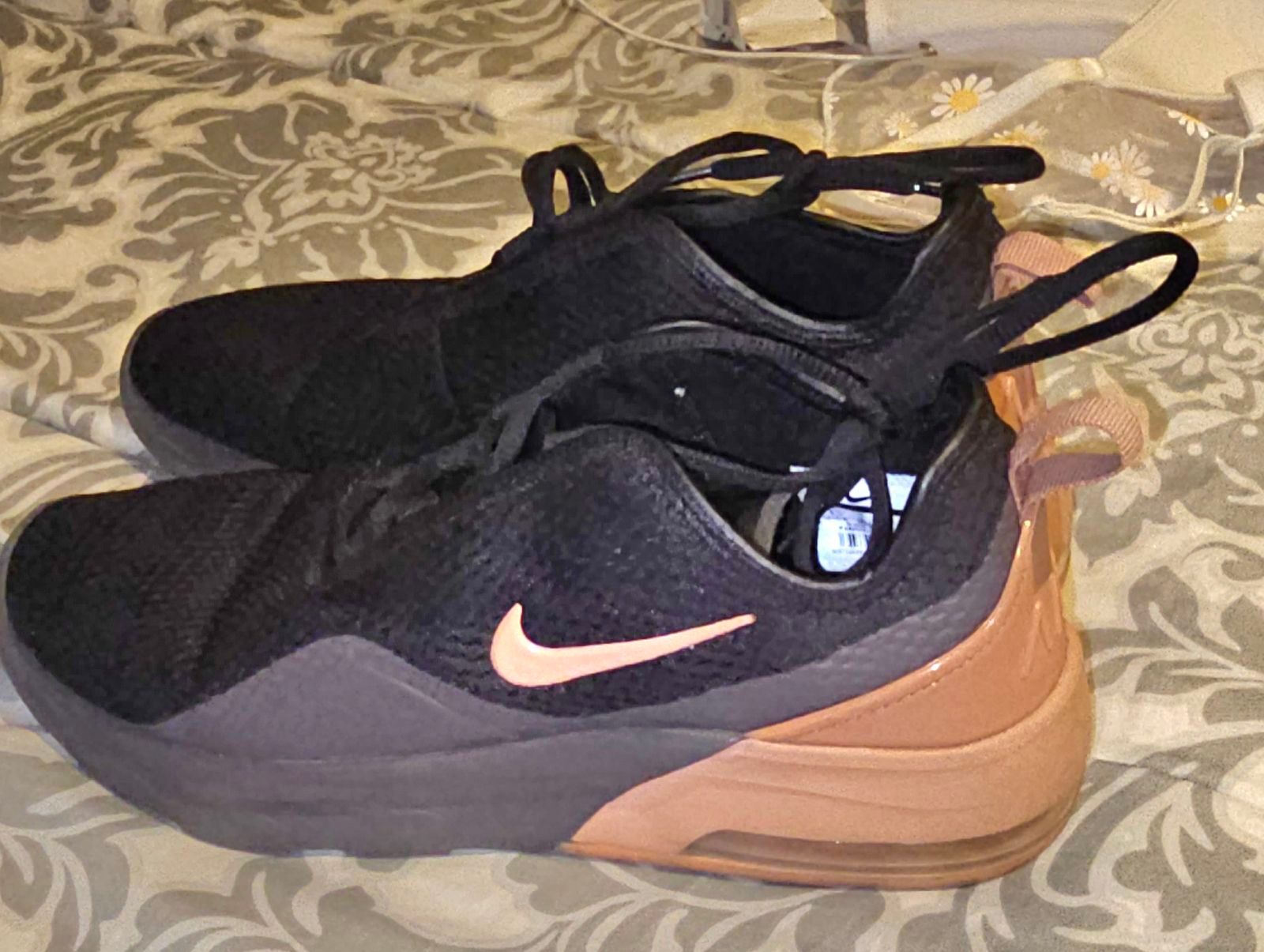 air max motion 2 rose gold