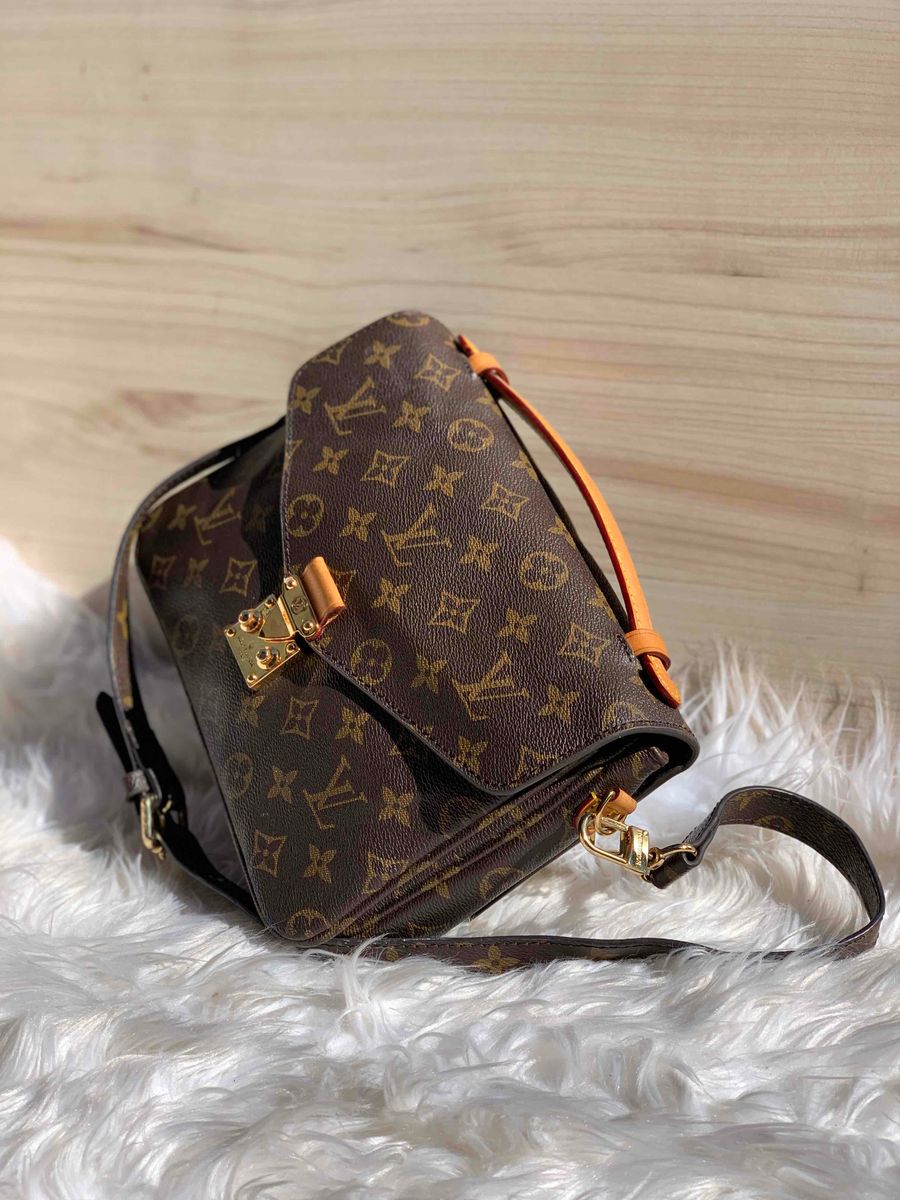 Louis Vuitton Pochette Metis Black . Receipt in hand Bag Specifications 9.8  x7.5 x 2.8 inches ( Length x Height x width ) Strap drop 18” Strap drop for  Sale in Las Vegas, NV - OfferUp