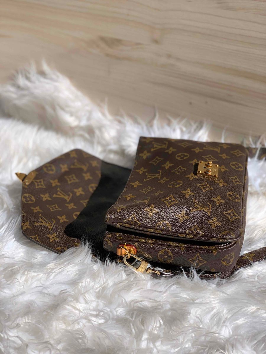 Louis Vuitton Pochette Metis Black . Receipt in hand Bag Specifications 9.8  x7.5 x 2.8 inches ( Length x Height x width ) Strap drop 18” Strap drop for  Sale in Las Vegas, NV - OfferUp